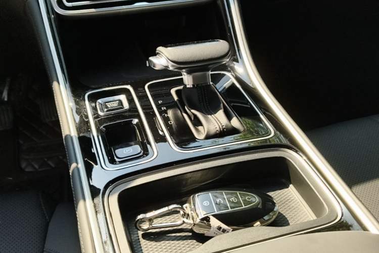 Used Geely Auto Emgrand 2026 Model 5th Generation 1.5L CVT Luxury Edition Gear Lever