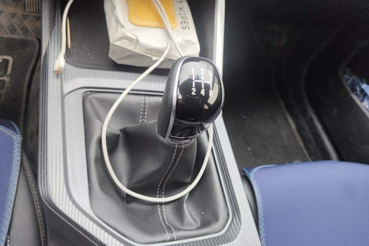Used Geely Auto Emgrand 2026 Model 4th Generation 4 Millionth Anniversary Edition 1.5L Manual Overdrive Edition Gear Lever
