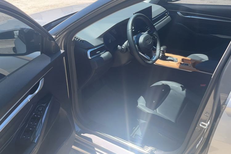 Used Geely Auto Emgrand 2026 Model 4th Generation 4 Millionth Anniversary Edition 1.5L CVT Overdrive Edition Interior 1