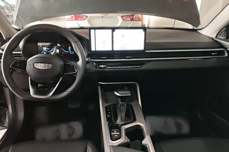 Used Geely Auto Emgrand 2026 Model 4th Generation 4 Millionth Anniversary Edition 1.5L CVT Overdrive Edition Interior 2