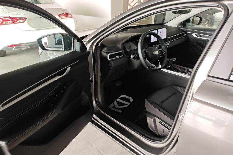 Used Geely Auto Emgrand 2026 Model 4th Generation 4 Millionth Anniversary Edition 1.5L CVT Overdrive Edition Interior 3