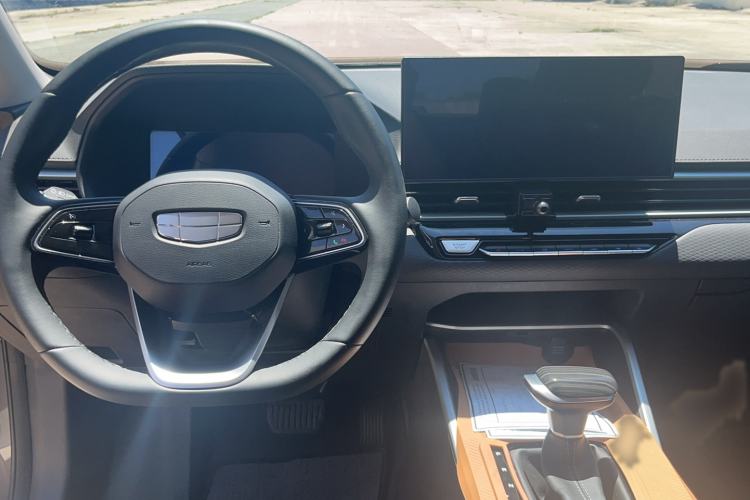 Used Geely Auto Emgrand 2026 Model 4th Generation 4 Millionth Anniversary Edition 1.5L CVT Overdrive Edition Interior 3