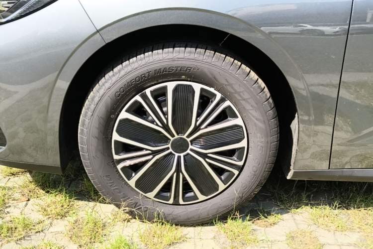Used Geely Auto Emgrand 2026 Model 5th Generation 1.5L CVT Luxury Edition Left Front Wheel Hub