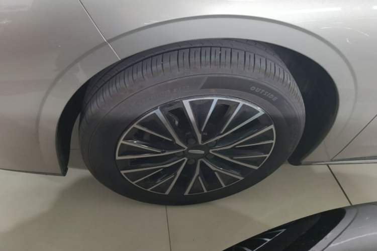 Used Geely Auto Emgrand 2026 Model 5th Generation 1.5T DCT Prestige Edition Left Front Wheel Hub