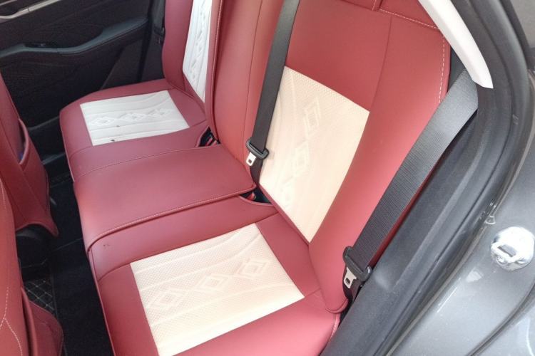 Used Geely Auto Emgrand 2026 Model 4th Generation 4 Millionth Anniversary Model 1.5L CVT Starry Edition Left Rear Seat