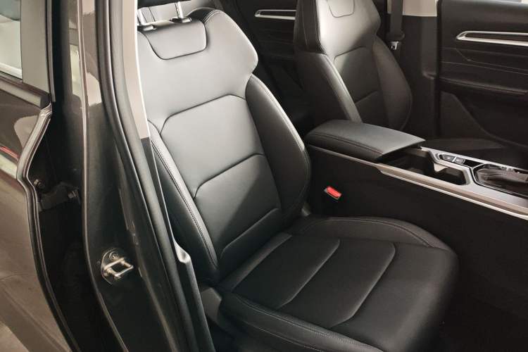 Used Geely Auto Emgrand 2026 Model 4th Generation 4 Millionth Anniversary Edition 1.5L CVT Overdrive Edition Right Front Seat