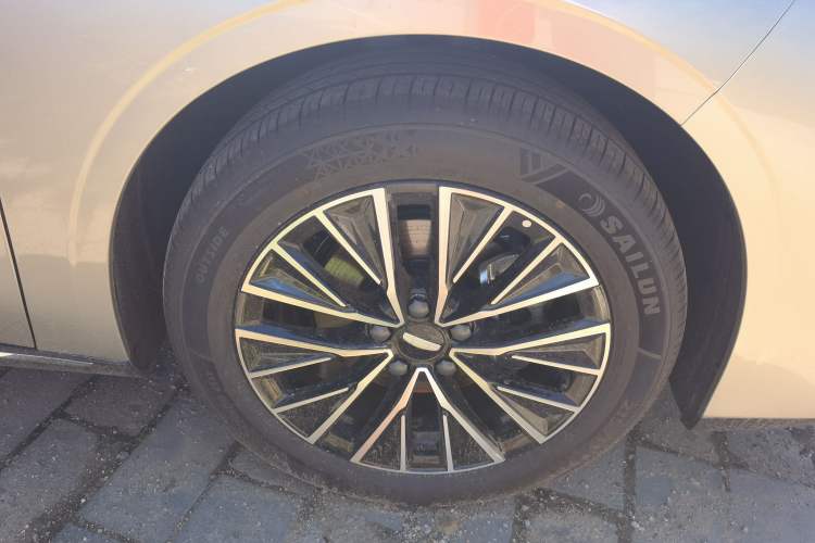 Used Geely Auto Emgrand 2026 Model 5th Generation 1.5T DCT Prestige Edition Right Front Wheel Hub
