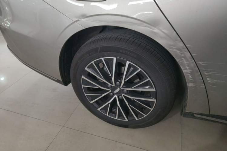 Used Geely Auto Emgrand 2026 Model 5th Generation 1.5T DCT Prestige Edition Right Rear Wheel Hub