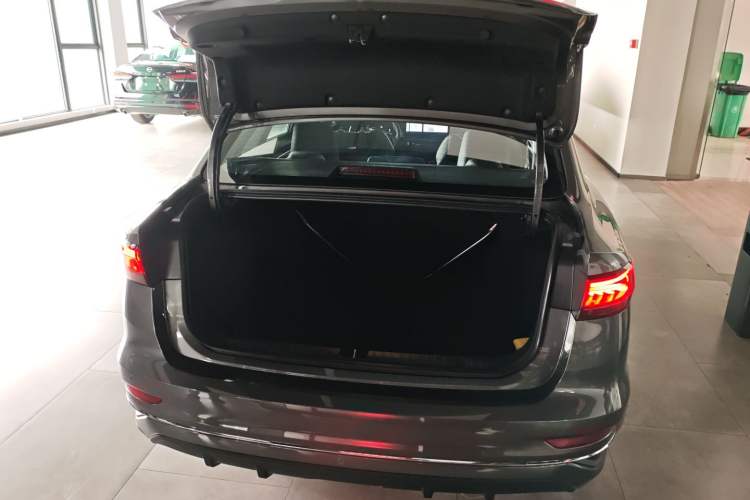 Used Geely Auto Emgrand 2026 Model 4th Generation 4 Millionth Anniversary Edition 1.5L CVT Overdrive Edition Trunk