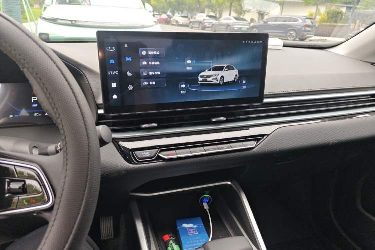 Used Geely Auto Emgrand 2026 Model 4th Generation 4 Millionth Anniversary Edition 1.5L CVT Overdrive Edition Audio And AC Panel