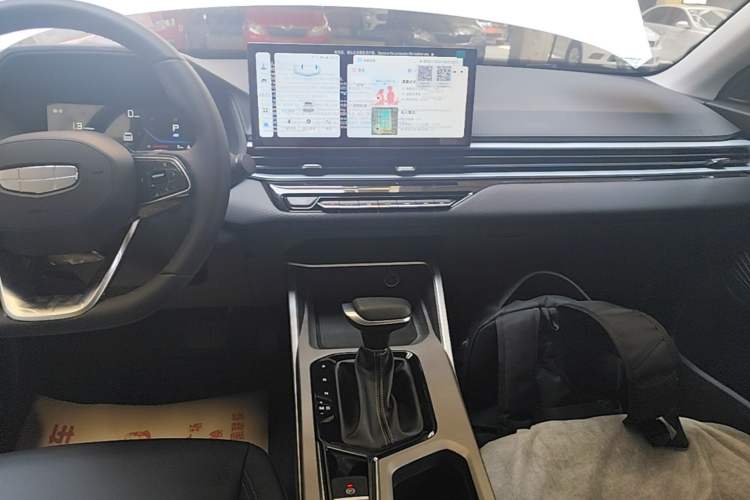 Used Geely Auto Emgrand 2026 Model 4th Generation 4 Millionth Anniversary Edition 1.5L CVT Overdrive Edition Audio And AC Panel