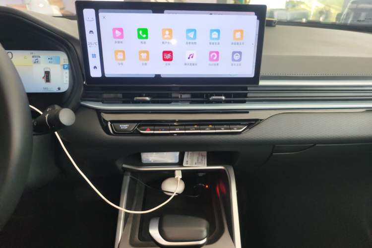 Used Geely Auto Emgrand 2026 Model 4th Generation 4 Millionth Anniversary Edition 1.5L CVT Feiyue Edition Audio And AC Panel