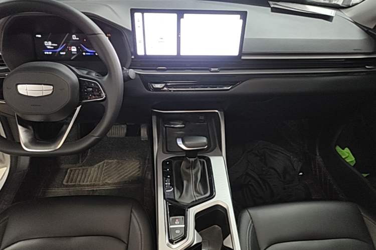 Used Geely Auto Emgrand 2026 Model 4th Generation 4 Millionth Anniversary Edition 1.5L CVT Overdrive Edition Audio And AC Panel