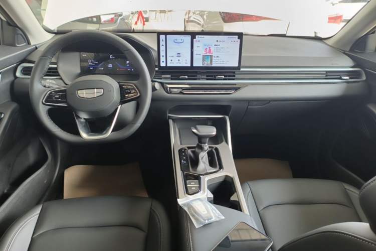 Used Geely Auto Emgrand 2026 Model 4th Generation 4 Millionth Anniversary Edition 1.5L CVT Overdrive Edition Audio And AC Panel