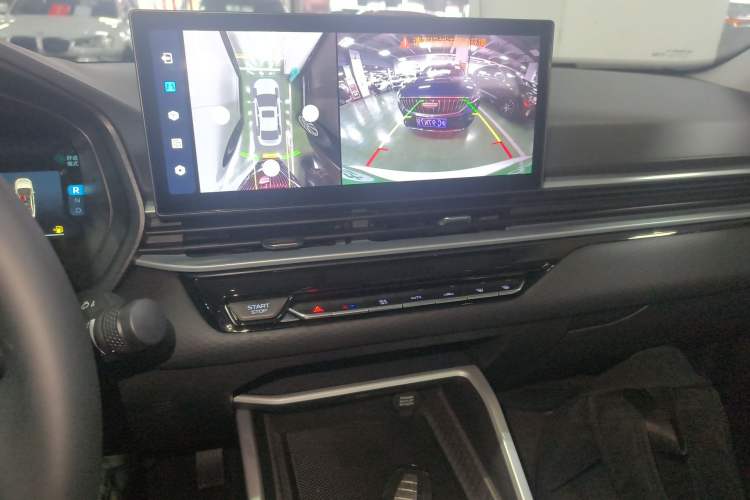 Used Geely Auto Emgrand 2026 Model 4th Generation 4 Millionth Anniversary Edition 1.5L CVT Feiyue Edition Audio And AC Panel