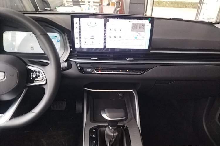 Used Geely Auto Emgrand 2026 Model 4th Generation 4 Millionth Anniversary Edition 1.5L CVT Feiyue Edition Audio And AC Panel