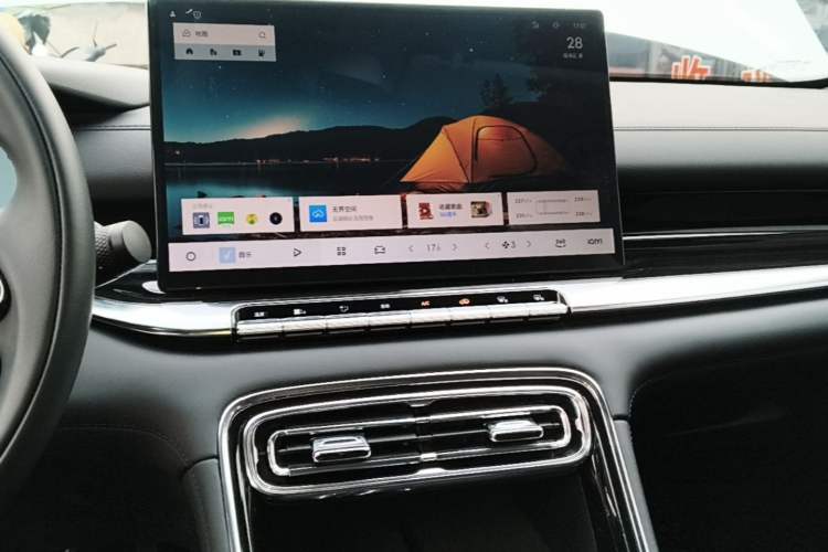 Used Geely Auto Emgrand 2026 Model 5th Generation 1.5L CVT Prestige Edition Audio And AC Panel