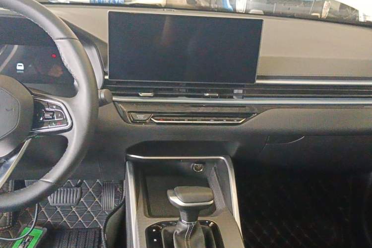 Used Geely Auto Emgrand 2026 Model 4th Generation 4 Millionth Anniversary Edition 1.5L CVT Overdrive Edition Audio And AC Panel