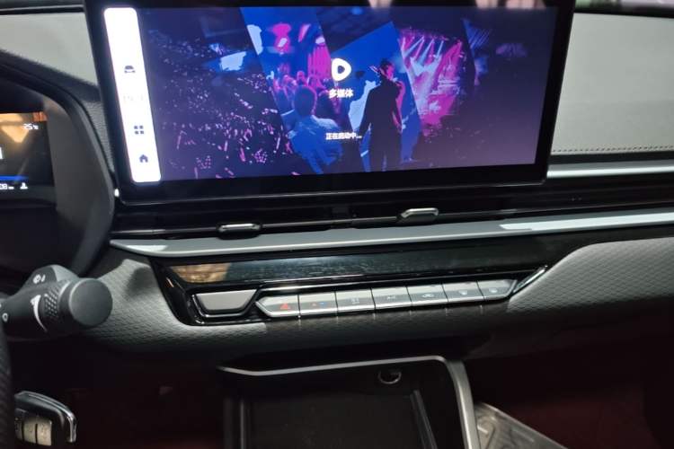 Used Geely Auto Emgrand 2026 Model 4th Generation 4 Millionth Anniversary Edition 1.5L Manual Overdrive Edition Audio And AC Panel