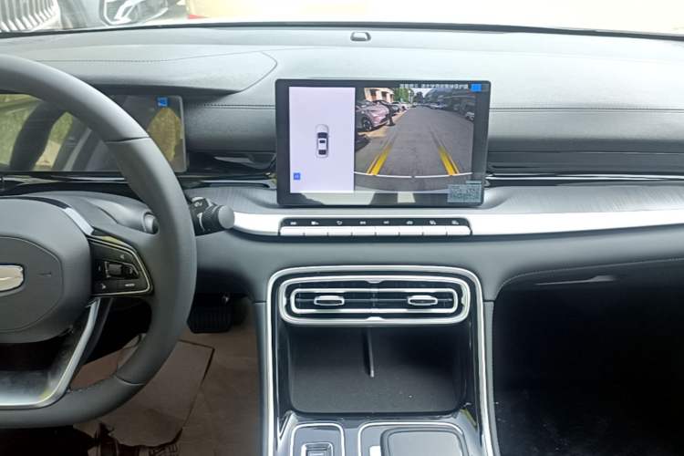 Used Geely Auto Emgrand 2026 Model 5th Generation 1.5L CVT Luxury Edition Audio And AC Panel