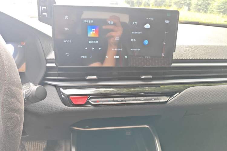 Used Geely Auto Emgrand 2026 Model 4th Generation 4 Millionth Anniversary Model 1.5L CVT Starry Edition Audio And AC Panel