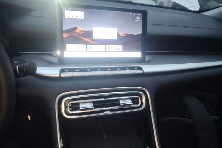 Used Geely Auto Emgrand 2026 Model 5th Generation 1.5L CVT Luxury Edition Audio And AC Panel