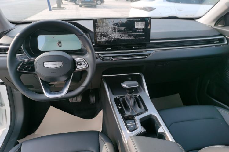 Used Geely Auto Emgrand 2026 Model 4th Generation 4 Millionth Anniversary Edition 1.5L CVT Feiyue Edition Center Console