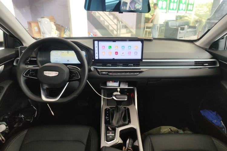 Used Geely Auto Emgrand 2026 Model 4th Generation 4 Millionth Anniversary Edition 1.5L CVT Feiyue Edition Center Console