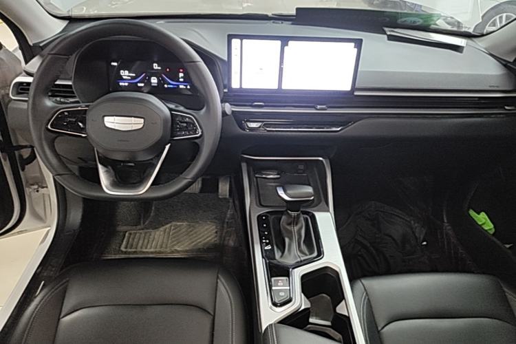 Used Geely Auto Emgrand 2026 Model 4th Generation 4 Millionth Anniversary Edition 1.5L CVT Overdrive Edition Center Console