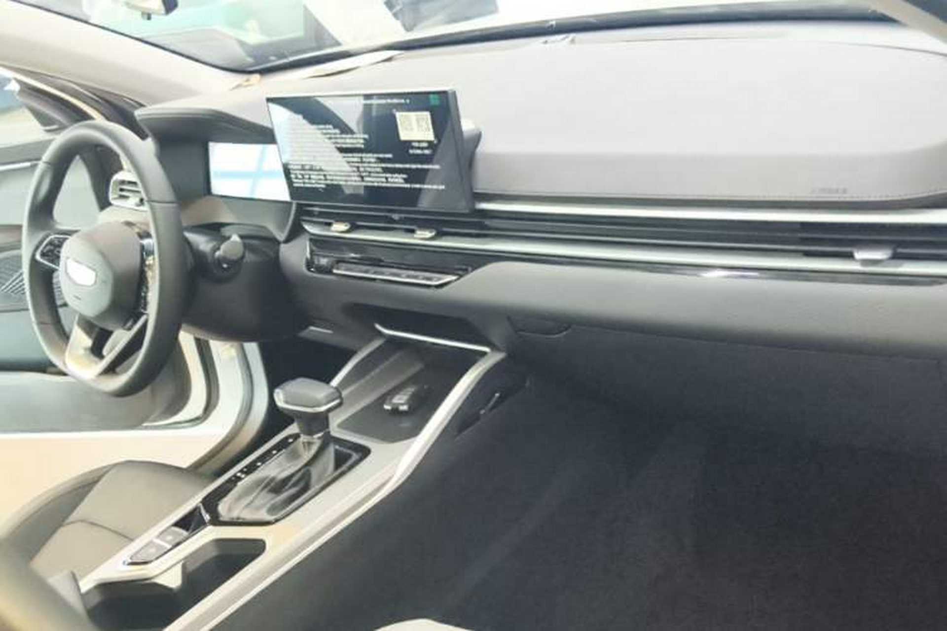 Used Geely Auto Emgrand 2026 Model 4th Generation 4 Millionth Anniversary Edition 1.5L CVT Overdrive Edition Center Console