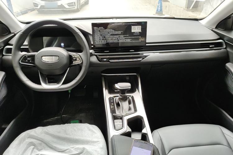 Used Geely Auto Emgrand 2026 Model 4th Generation 4 Millionth Anniversary Edition 1.5L CVT Overdrive Edition Center Console