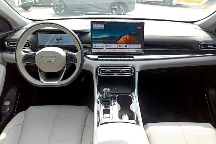 Used Geely Auto Emgrand 2026 Model 5th Generation 1.5T DCT Prestige Edition Center Console