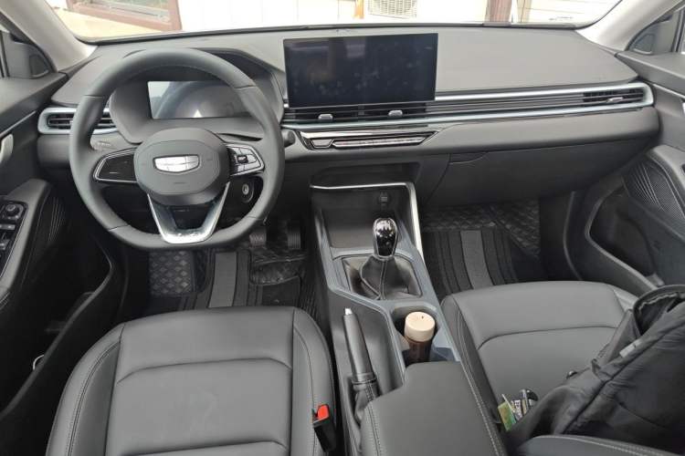 Used Geely Auto Emgrand 2026 Model 4th Generation 4 Millionth Anniversary Edition 1.5L Manual Overdrive Edition Center Console