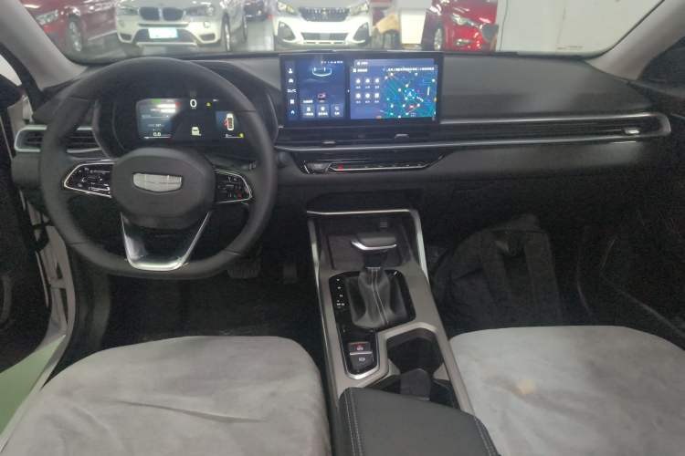 Used Geely Auto Emgrand 2026 Model 4th Generation 4 Millionth Anniversary Edition 1.5L CVT Feiyue Edition Center Console