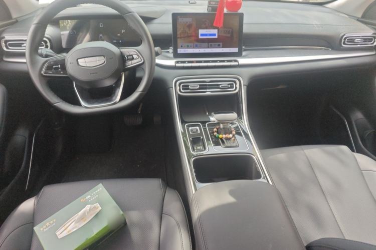 Used Geely Auto Emgrand 2026 Model 5th Generation 1.5L CVT Luxury Edition Center Console