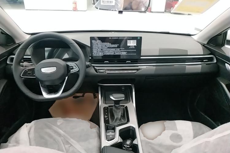Used Geely Auto Emgrand 2026 Model 4th Generation 4 Millionth Anniversary Edition 1.5L CVT Overdrive Edition Center Console