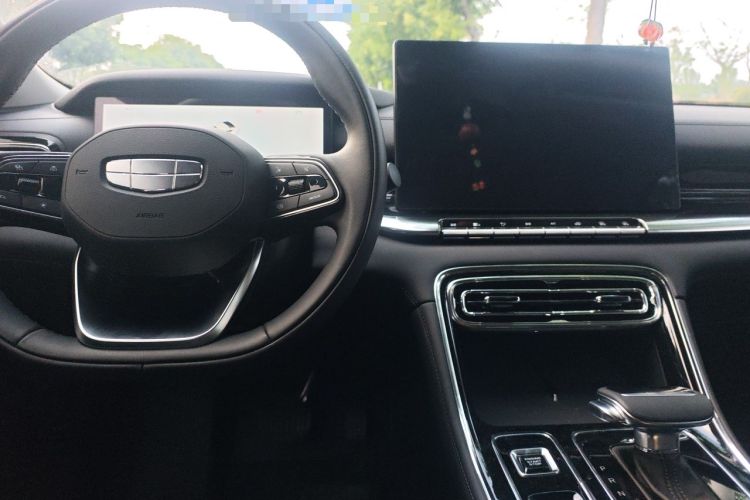 Used Geely Auto Emgrand 2026 Model 5th Generation 1.5L CVT Prestige Edition Center Console