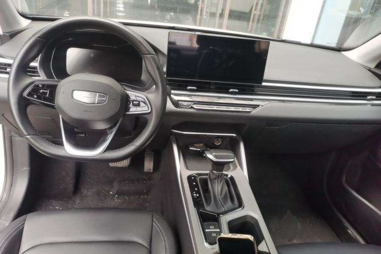 Used Geely Auto Emgrand 2026 Model 4th Generation 4 Millionth Anniversary Edition 1.5L CVT Feiyue Edition Center Console