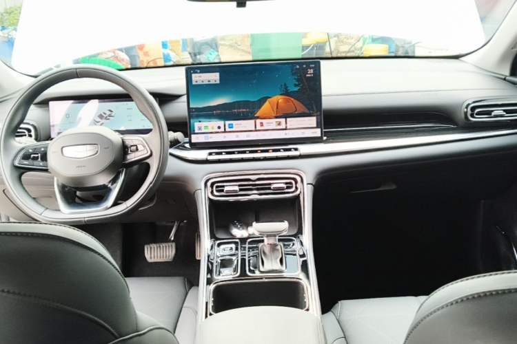 Used Geely Auto Emgrand 2026 Model 5th Generation 1.5L CVT Prestige Edition Center Console