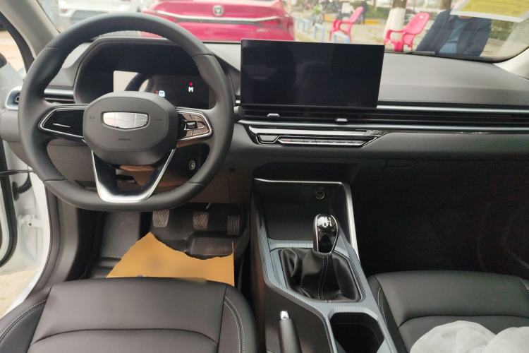 Used Geely Auto Emgrand 2026 Model 4th Generation 4 Millionth Anniversary Edition 1.5L Manual Overdrive Edition Center Console