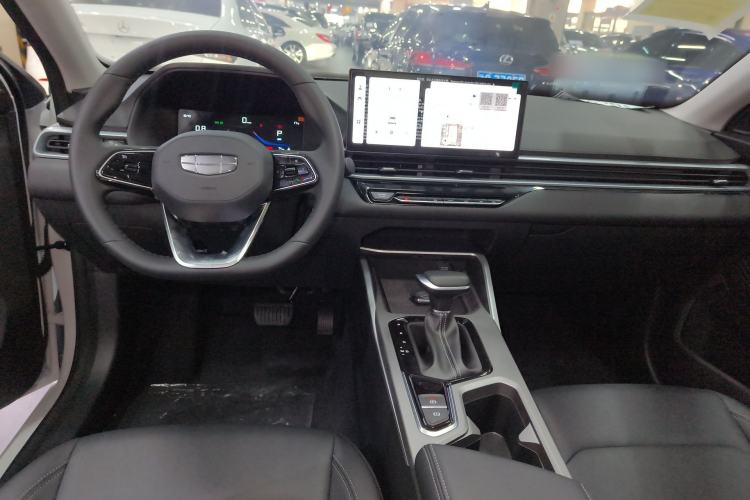 Used Geely Auto Emgrand 2026 Model 4th Generation 4 Millionth Anniversary Edition 1.5L CVT Overdrive Edition Center Console