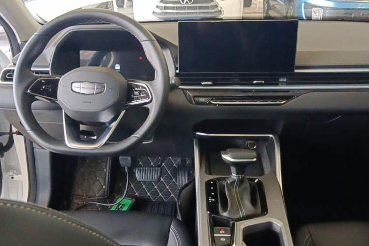 Used Geely Auto Emgrand 2026 Model 4th Generation 4 Millionth Anniversary Edition 1.5L CVT Overdrive Edition Center Console
