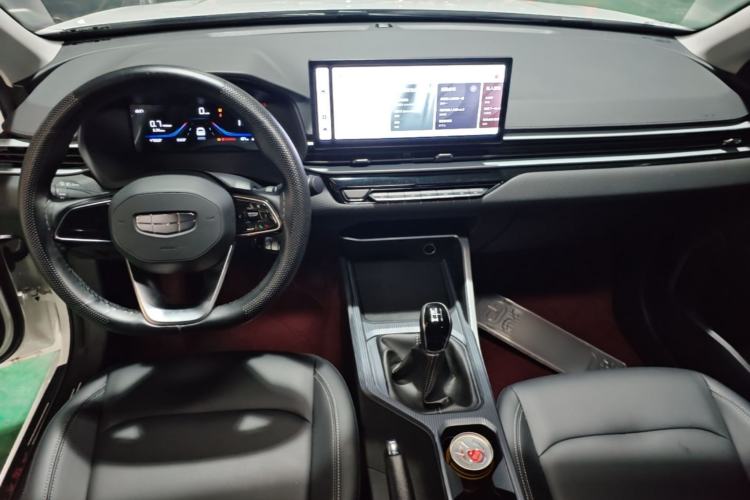 Used Geely Auto Emgrand 2026 Model 4th Generation 4 Millionth Anniversary Edition 1.5L Manual Overdrive Edition Center Console