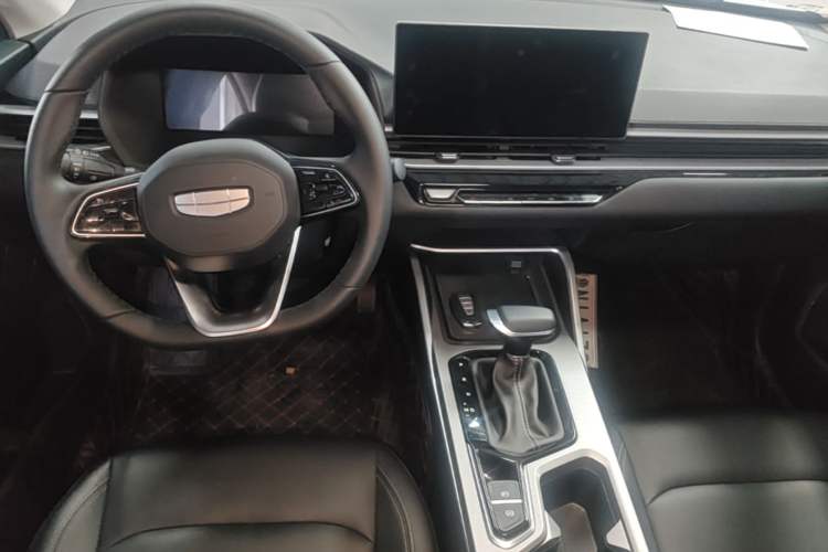 Used Geely Auto Emgrand 2026 Model 4th Generation 4 Millionth Anniversary Edition 1.5L CVT Overdrive Edition Center Console