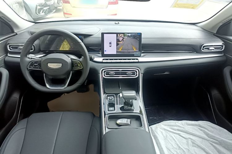 Used Geely Auto Emgrand 2026 Model 5th Generation 1.5L CVT Luxury Edition Center Console