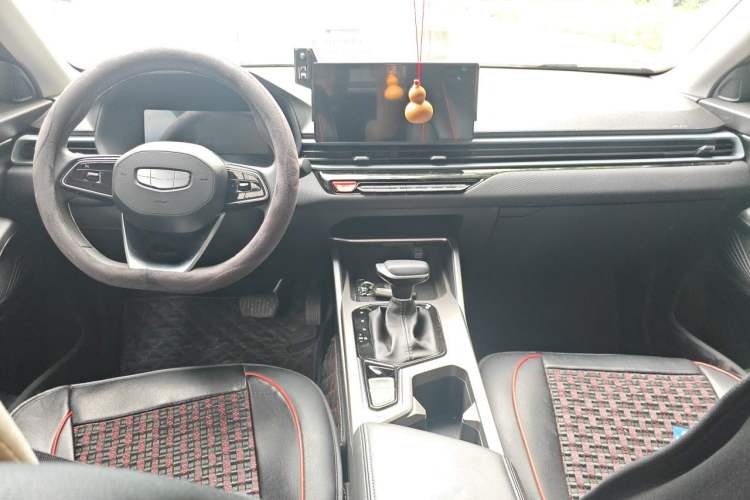 Used Geely Auto Emgrand 2026 Model 4th Generation 4 Millionth Anniversary Model 1.5L CVT Starry Edition Center Console
