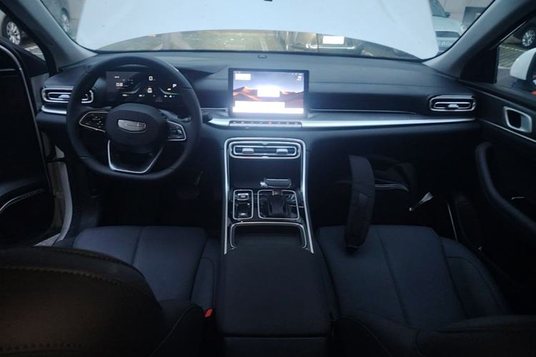 Used Geely Auto Emgrand 2026 Model 5th Generation 1.5L CVT Luxury Edition Center Console