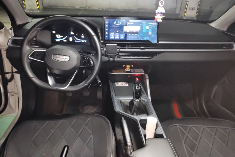 Used Geely Auto Emgrand 2026 Model 4th Generation 4 Millionth Anniversary Edition 1.5L Manual Overdrive Edition Center Console