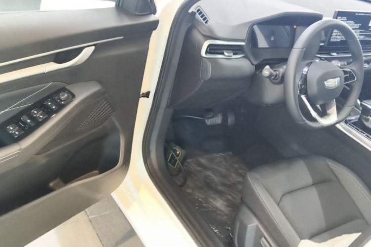 Used Geely Auto Emgrand 2026 Model 4th Generation 4 Millionth Anniversary Edition 1.5L CVT Overdrive Edition Driver Seat