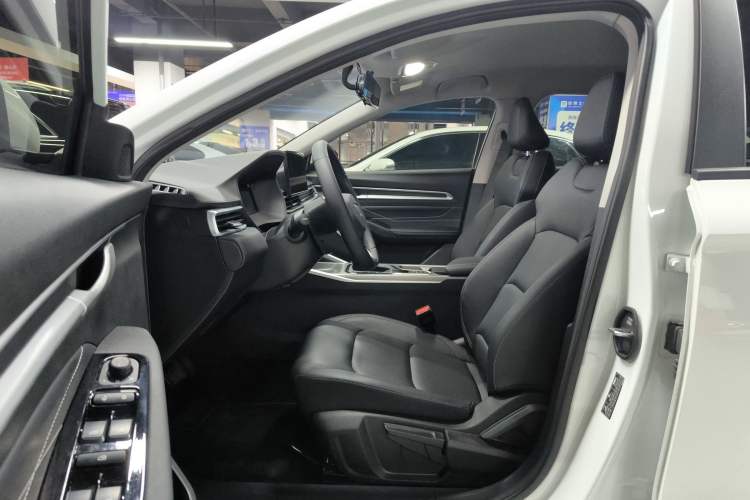 Used Geely Auto Emgrand 2026 Model 4th Generation 4 Millionth Anniversary Edition 1.5L CVT Overdrive Edition Driver Seat